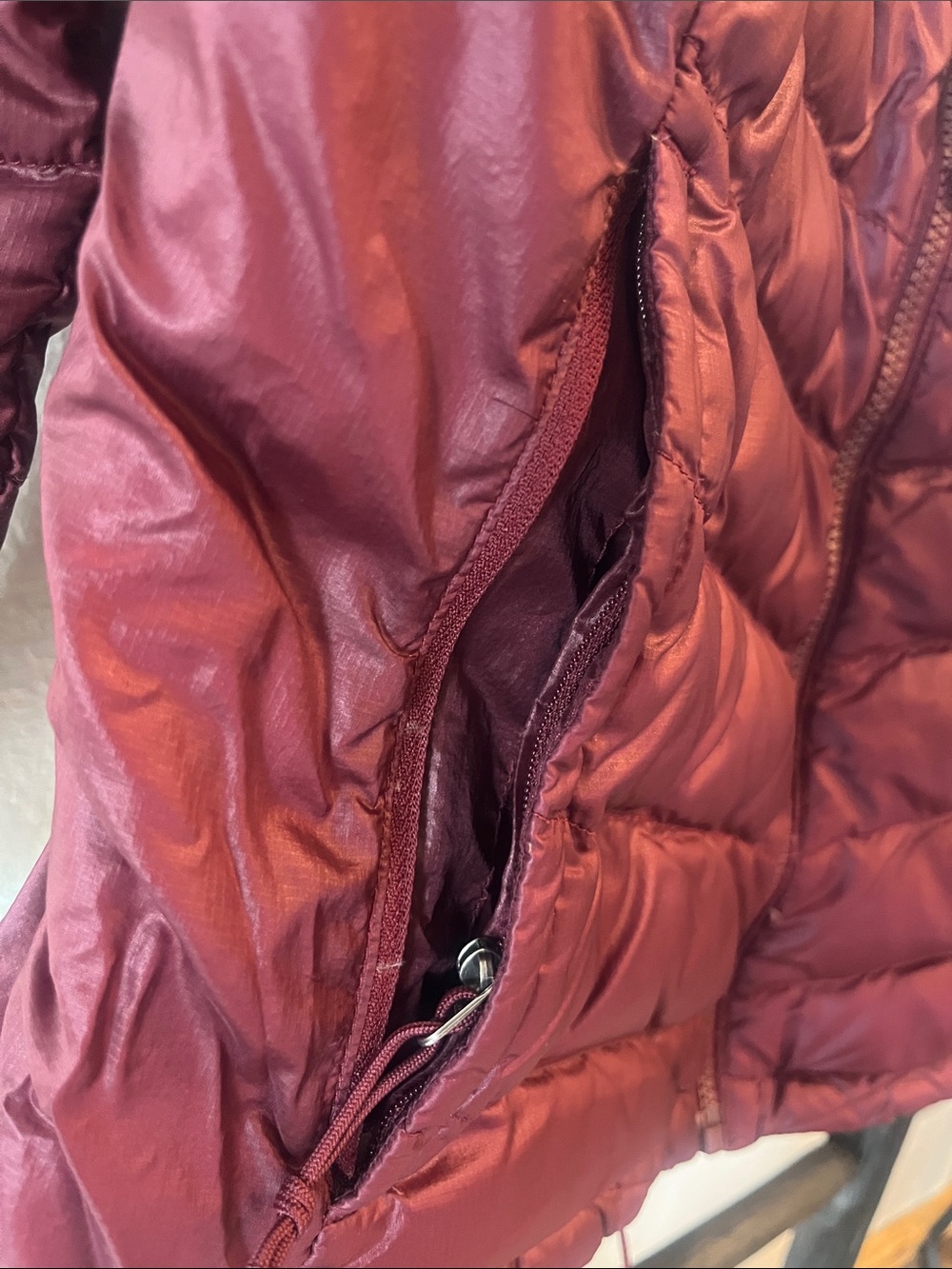 The North Face Women's Quilted Puffer Jacket - Maroon - Picture 3 of 3